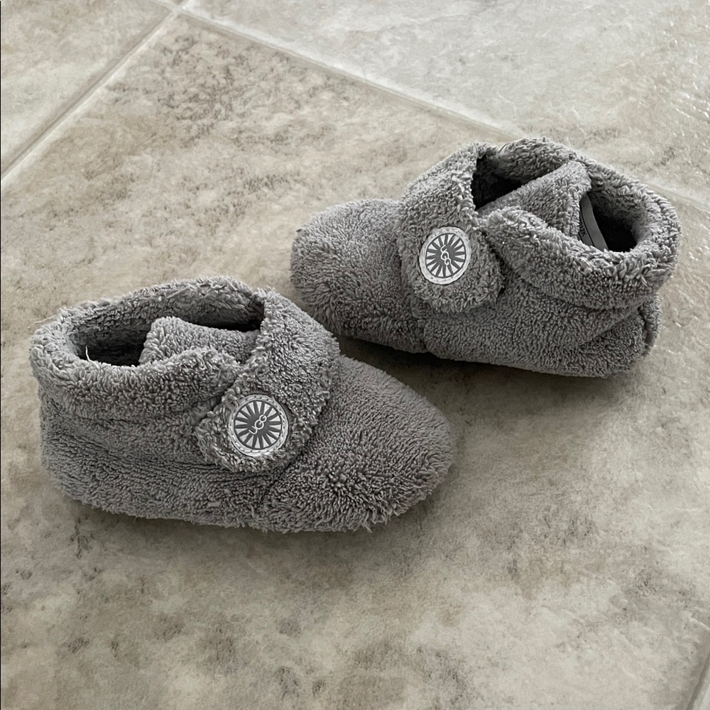 UGG Bixbee Grey Plush Baby Booties size 4/5 (12-18 months)